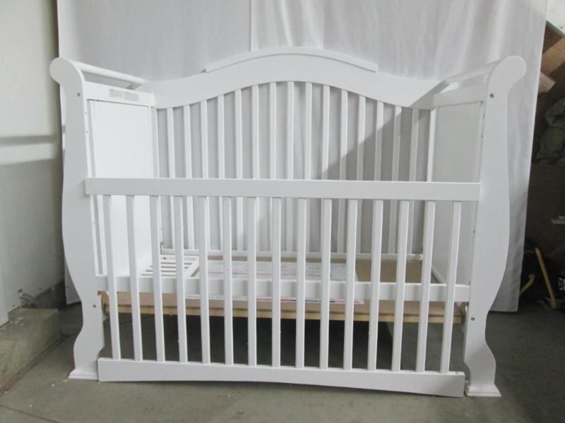 lot 3 image: Stork Convertible Crib