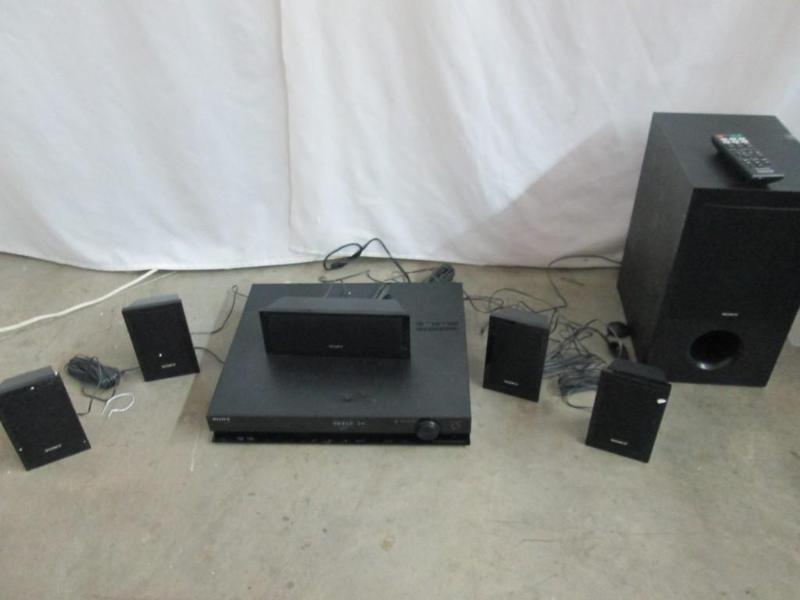lot 5 image: Sony 1000W DVD Home Theater System