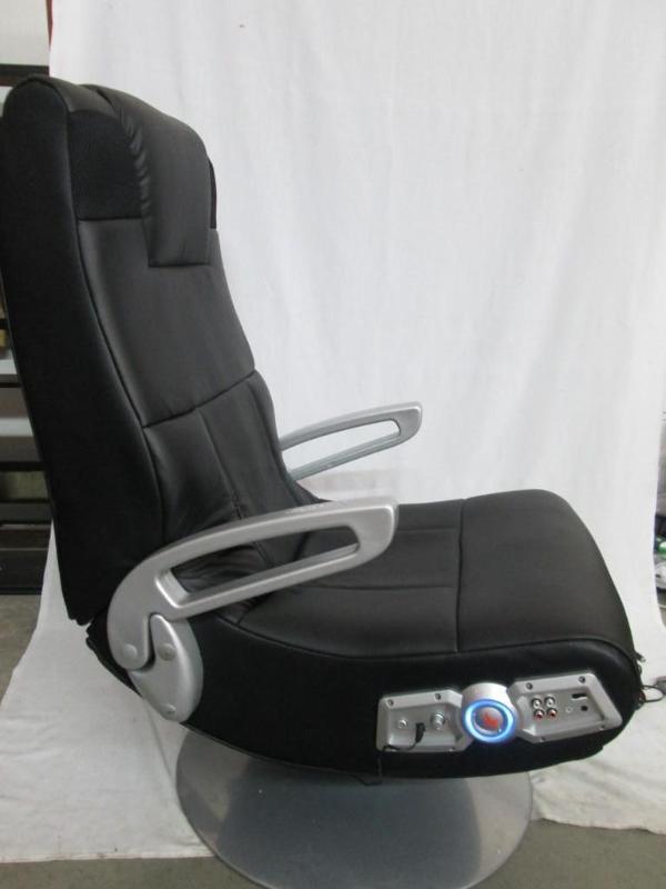 lot 7 image: Electronic Gaming Chair w Speakers