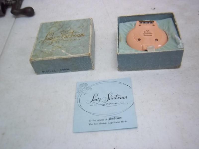lot 100 image: Lady Sunbeam Razor - Untested...