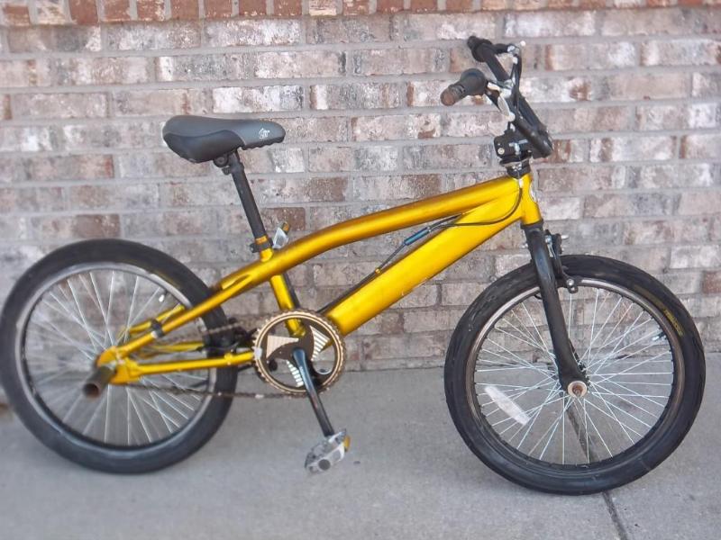 lot 105 image: Mongoose Bike - May Need Some Maint...