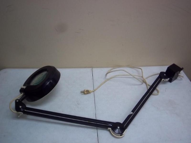 lot 147 image: Luxo Magnifier Lamp - May Need New ...