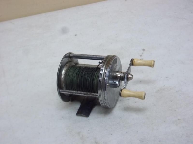 lot 157 image: Vintage Fleetwing&nbspFish Reel 24...