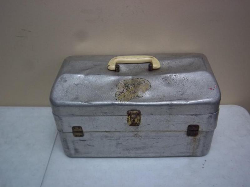 lot 164 image: Vintage Metal Box With Some Fish Lu...