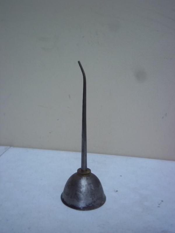 lot 18 image: Pittsburgh Gem MFG. Company Oil Can...