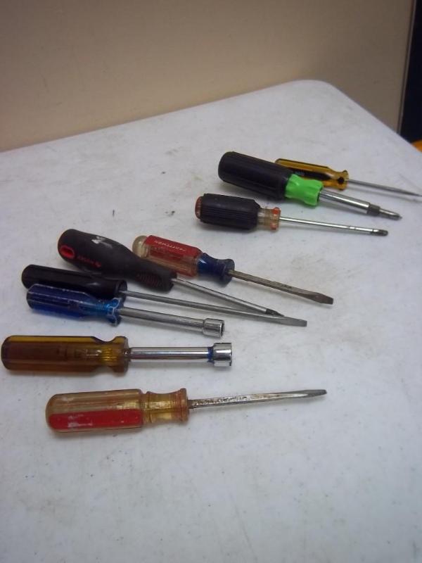 lot 182 image: Lot Of Nutdrivers And Screwdrivers&...