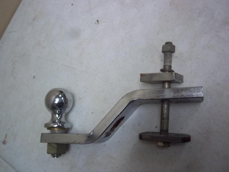 lot 186 image: Heavy Duty Hitch And Ball...