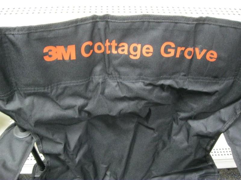 lot 209 image: Folding Chair And Bag 3M Cottage Gr...