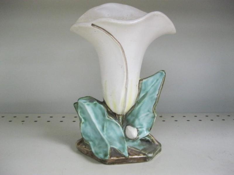 lot 226 image: Vintage McCoy Flower Vase Some Craz...