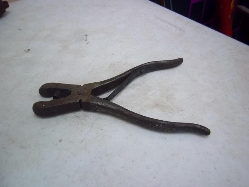 lot 24 image: Vintage Punch Hand Tool...