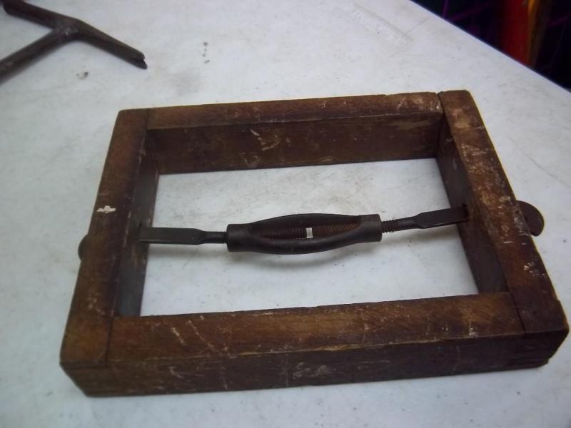 lot 28 image: Vintage Wood Tool Stretcher...