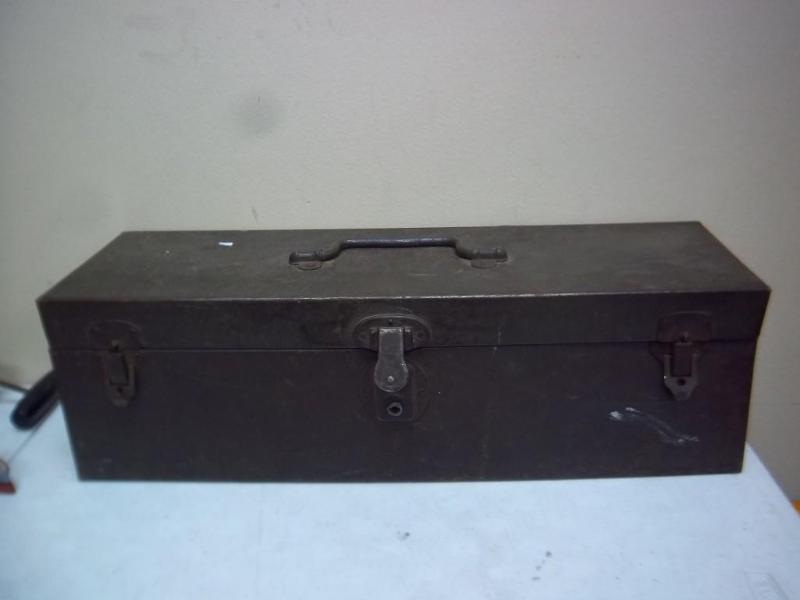 lot 32 image: Vintage Sturdibilt Tool Box, About ...