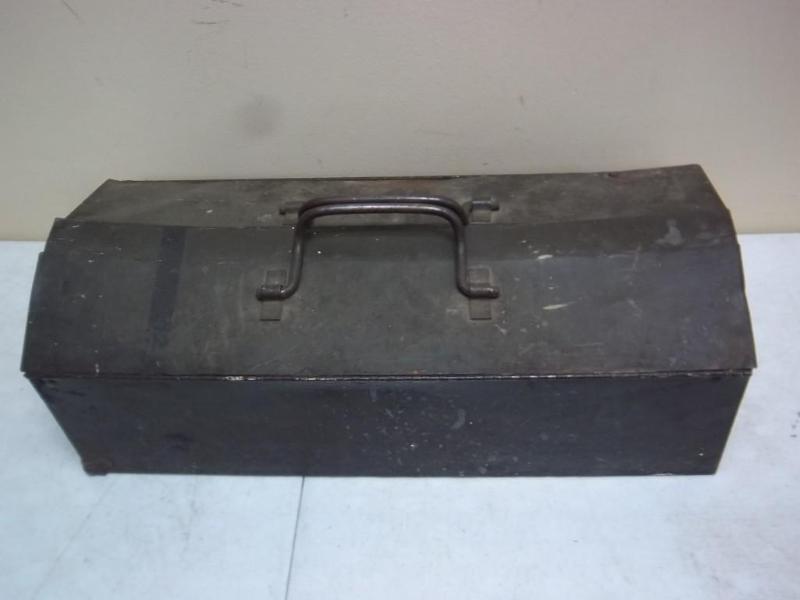 lot 39 image: Vintage Metal Tool Box - Some Tools...