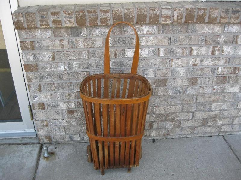 lot 44 image: Vintage Carrier Basket - Marked Ros...