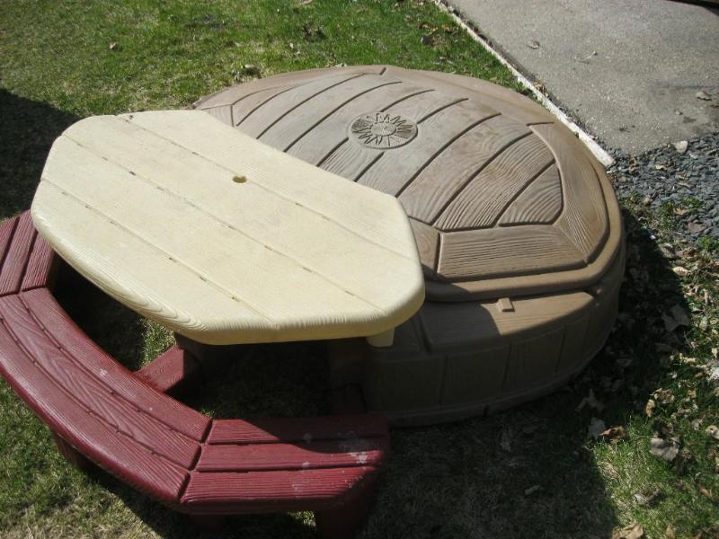 lot 53 image: Little Tikes Table Sandbox...