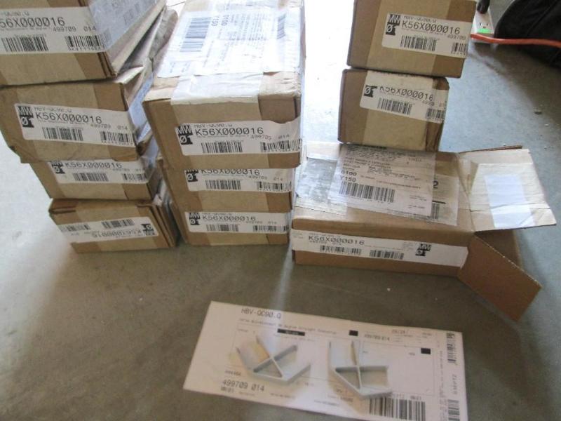 Lot of 10 boxes, each should contai...