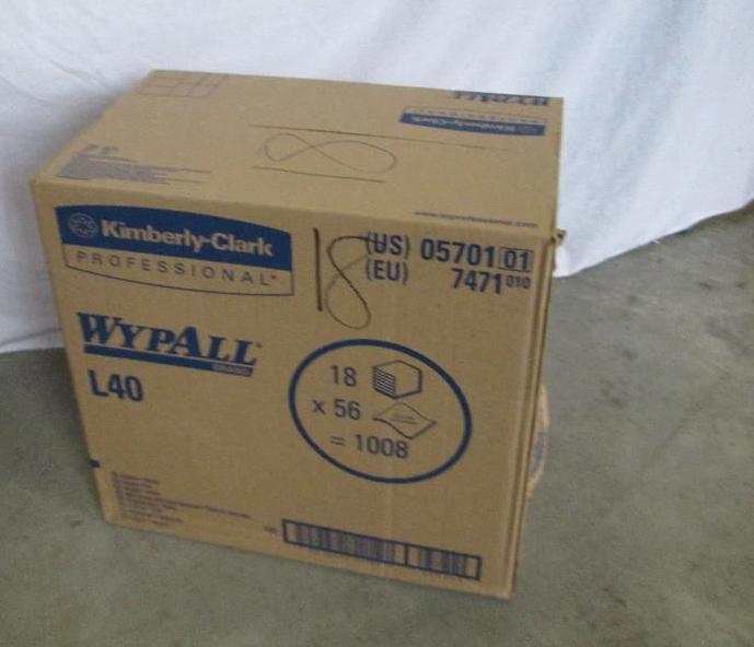 Case of Wypall L40 05701 wipes...