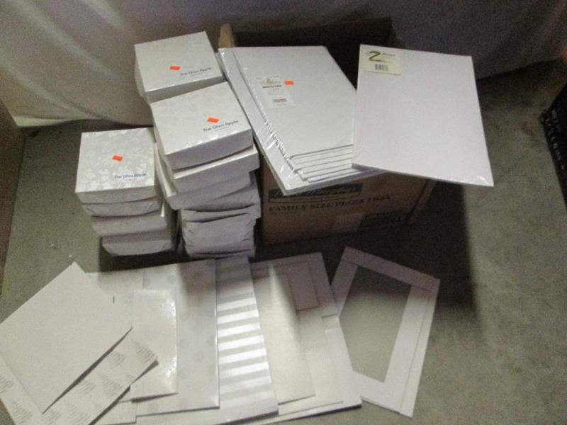 Lrge lot of gift boxes, some plain,...