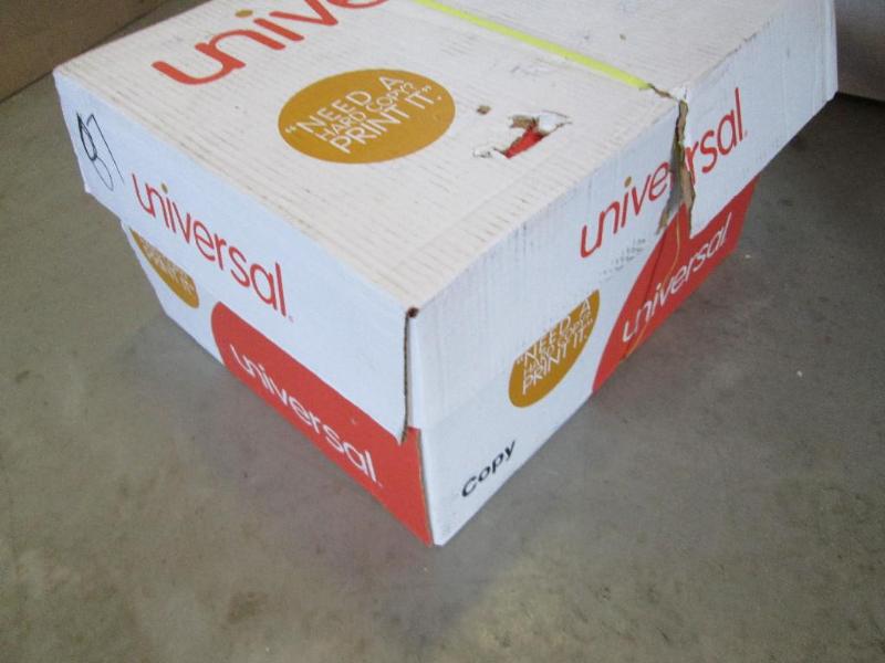 Case of Universal 8.5 x 14 legal co...