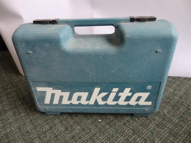 lot 104 image: Makita 9557NB 4 12" Angle Gri...