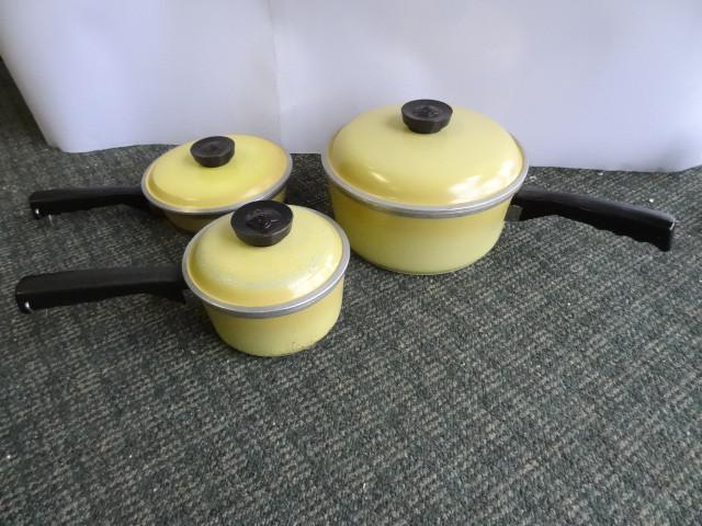 lot 59 image: 3 Vintage Club Pots with lids...