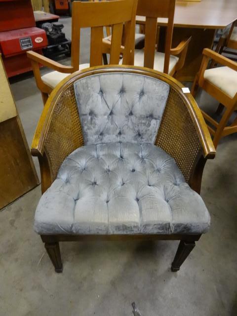 lot 12 image: Vintage Chair...