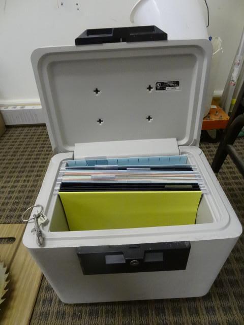 個人装備 LINE OF FIRE SENTRY M/BK SentrySafe Executive Fire/Waterproof Safe with Keypad Lock
