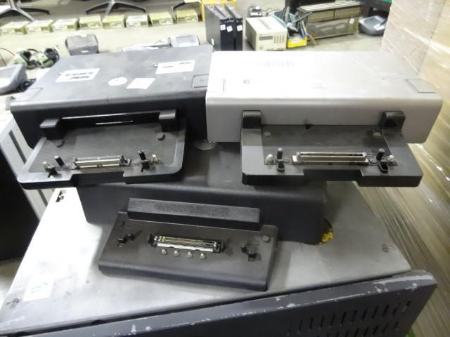 lot 256 image: 3- HP Advance Docking Stations...