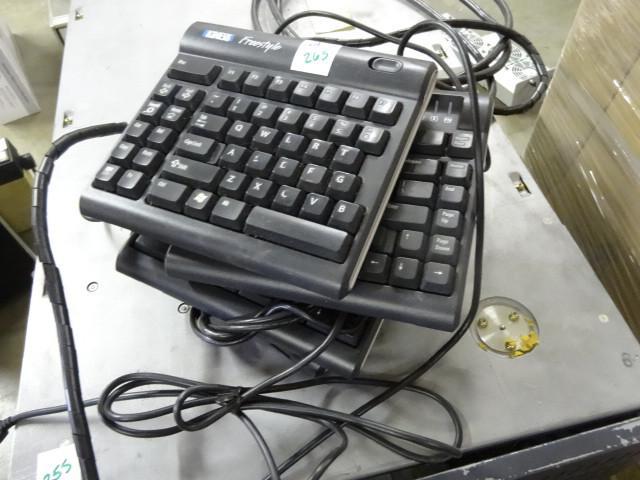 lot 265 image: 4- External Keyboards KINESIS Frees...