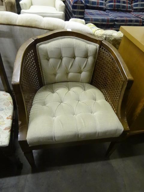 lot 27 image: Vintage Chair...