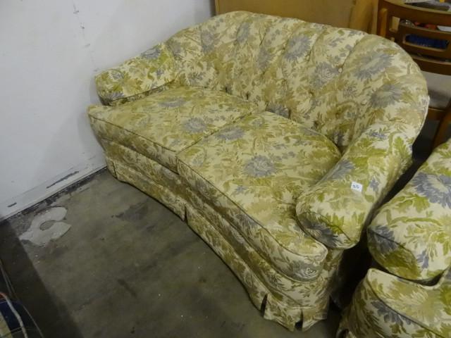 lot 35 image: Vintage Norwalk Love Seat-Floral Pr...