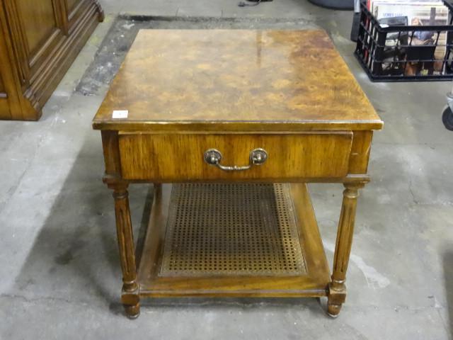 lot 8 image: Vintage End Table with Drawer 26&qu...