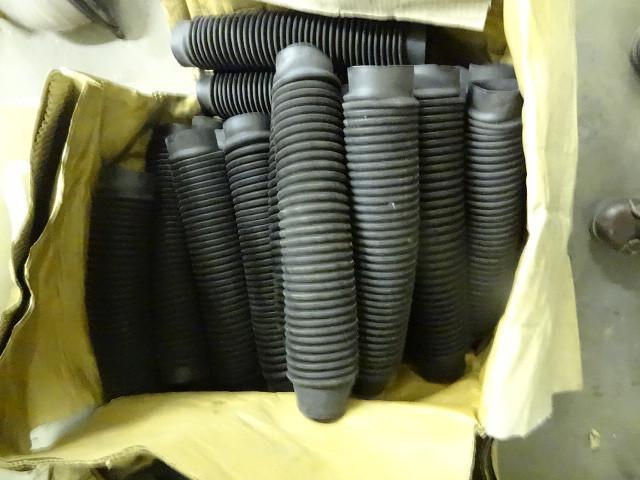 lot 83 image: 18" Flexible Exhaust Hoses...