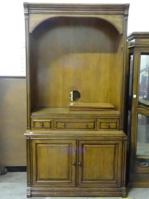 lot 9 image: 2 pc. Hutch-Top is Lighted with 3 D...