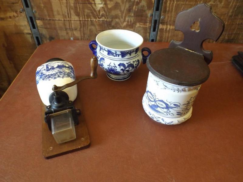 Ceramic coffee grinder set. Grind y...