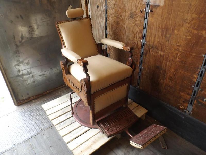 Vintage Barbers Chair. Kochs Hydrau...