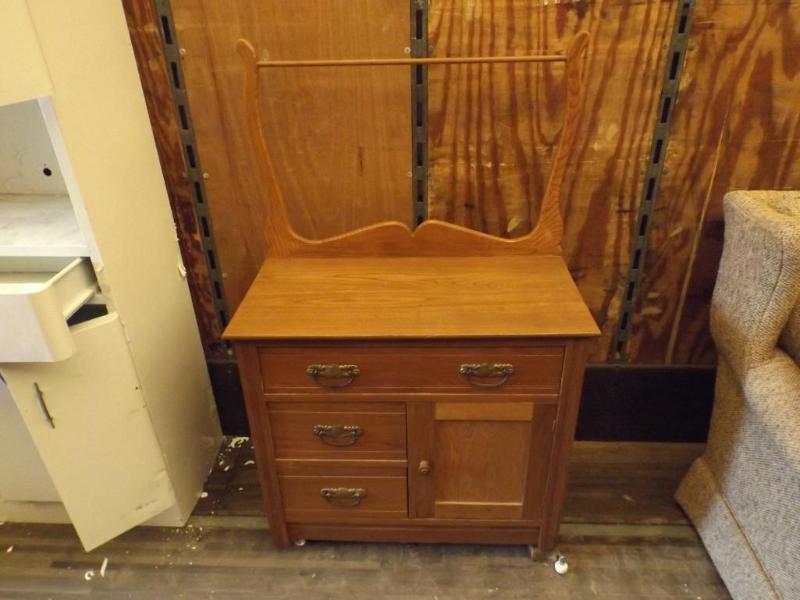 Vintage vanitysitting table.&nbsp...