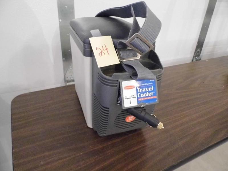 Rubbermaid Travel Cooler