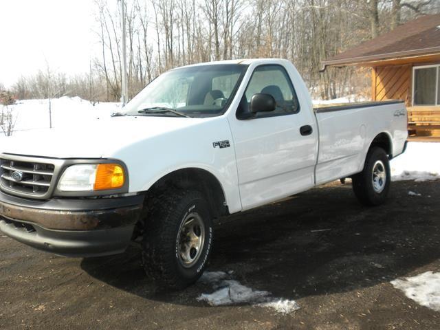 2004 Ford F150 XL 4WD Pickup Truck