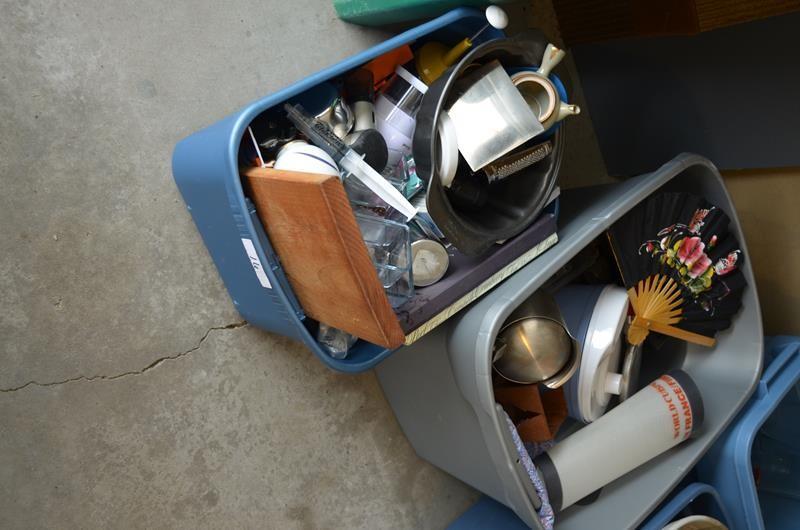 lot 16 image: 2 Tubs- Large group of households i...