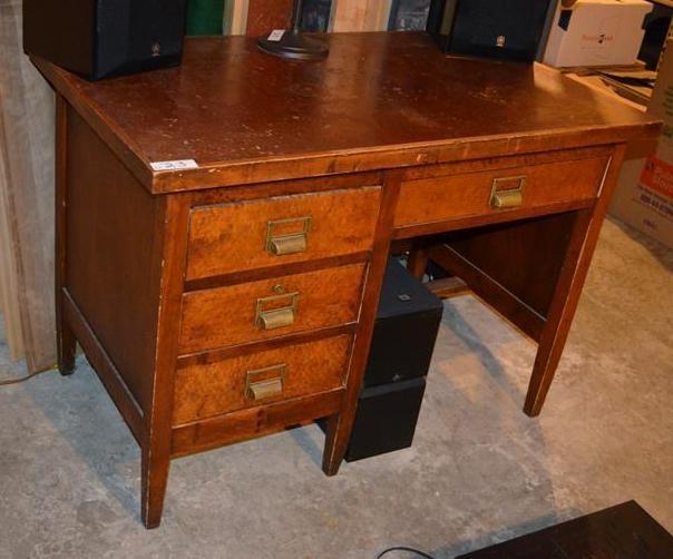 lot 23 image: Antique wood lawyers style desk. Lo...