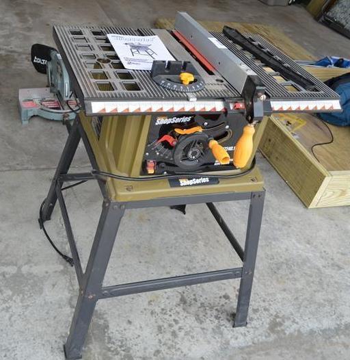 lot 9 image: 10" Bench top Table Saw with s...