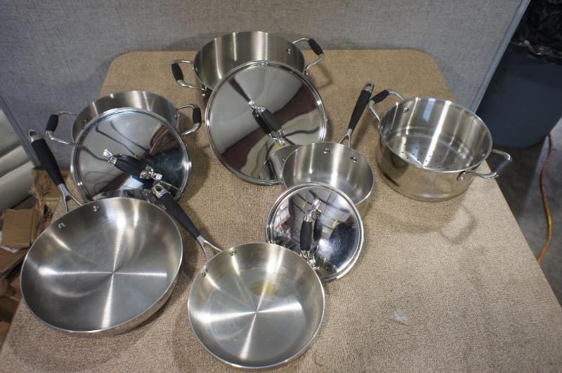 lot 122 image: New Chef Mark 9 pc &quotPot & ...