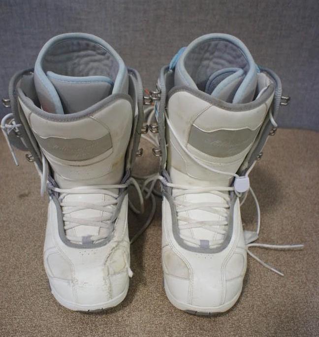 lot 129 image: Millennium 3 Womens Snow-Boarding B...