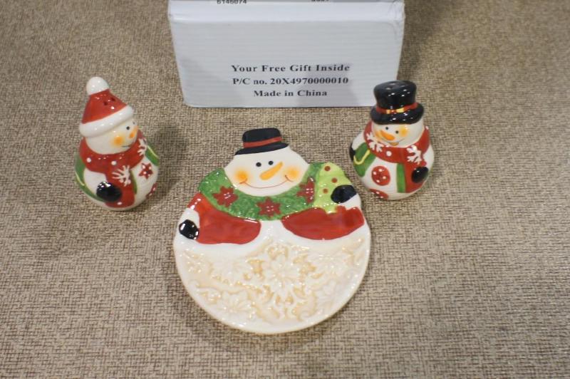 lot 133 image: Lot of Snowman Salt & Pepper sh...