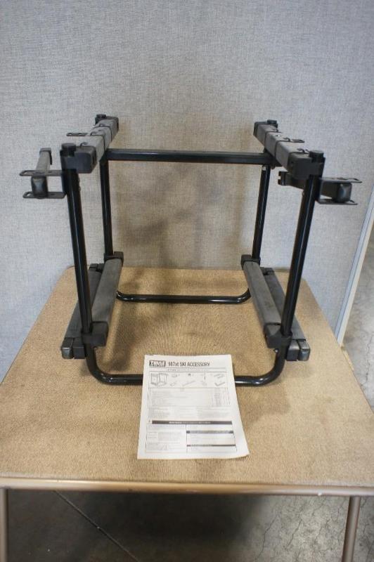 lot 24 image: Thule 987XT Ski-Accessory. Please s...