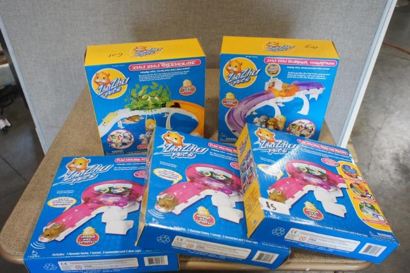 lot 41 image: Lot of (5) ZHU ZHU Pets Childrens P...