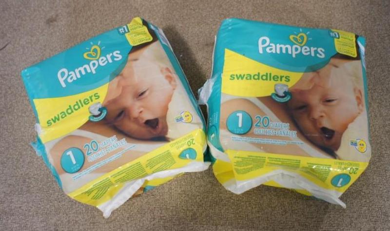 lot 51 image: Lot of (2) Pampers Swaddlers  Size...