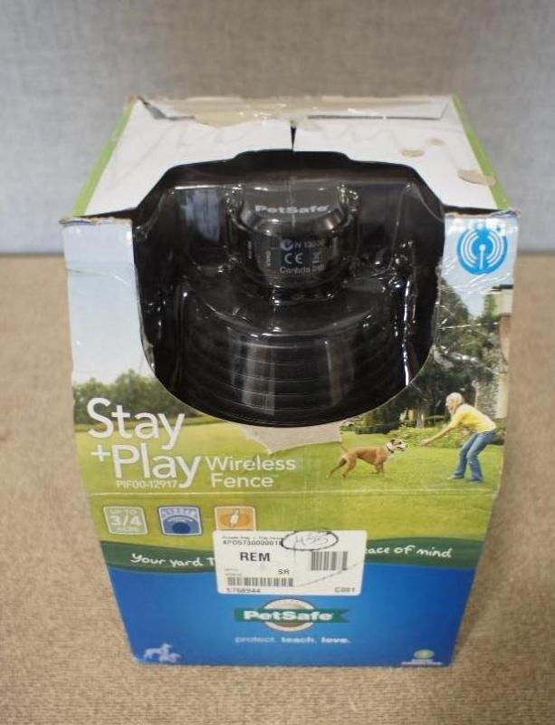 lot 52 image: Pet Safe- Stay & Play Wireless ...