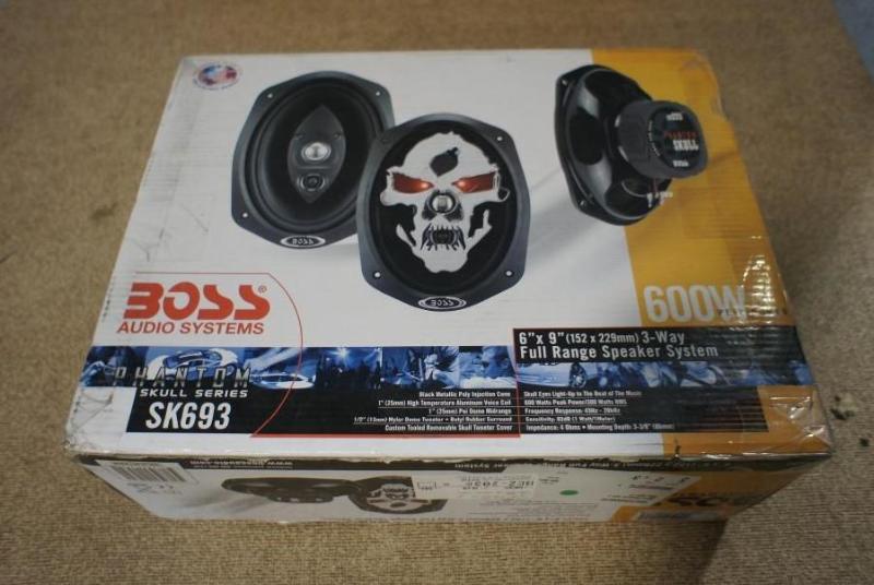 lot 75 image: Boss 6" x 9" Speakers  M...